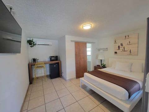 Standard Room, Non Smoking | Desk, laptop workspace, blackout drapes, free WiFi