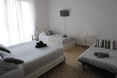 Quadruple Room, Ensuite (with balcony) | Desk, free cribs/infant beds, free WiFi, bed sheets