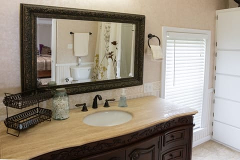 Magnolia Suite	 | Bathroom | Shower, free toiletries, hair dryer, bathrobes