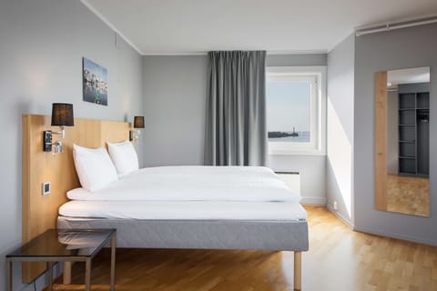 Standard Room | Desk, blackout drapes, free internet, bed sheets