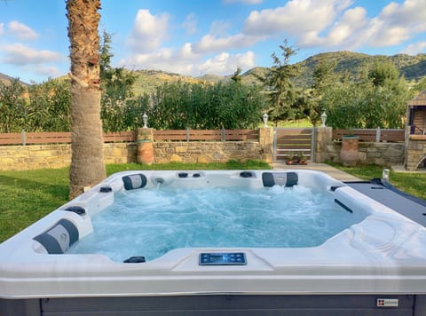 Luxury Villa, 3 Bedrooms | Garden view