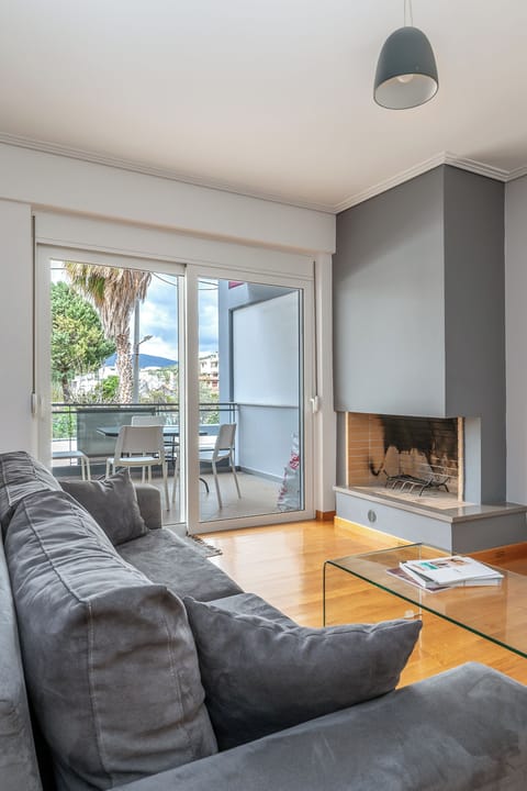 Flat-screen TV, fireplace, DVD player