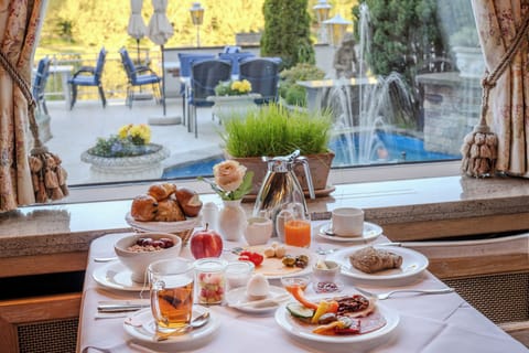 Daily buffet breakfast for a fee