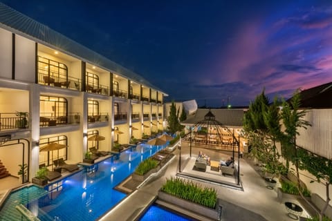 Outdoor pool, sun loungers