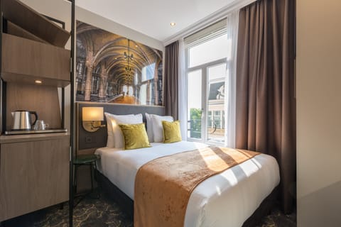 Comfort Room (1 Single Bed) | Hypo-allergenic bedding available, minibar, in-room safe, desk