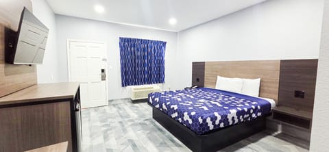 Premium bedding, desk, iron/ironing board (on request), WiFi (free)