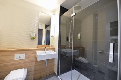 Shower, eco-friendly toiletries, hair dryer, towels