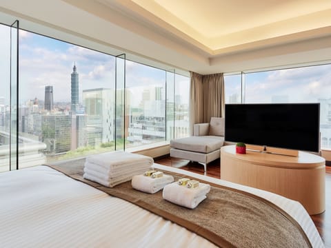 Panoramic Quadruple Room | Premium bedding, down comforters, pillowtop beds, in-room safe