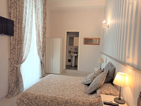 Superior Room, 1 Double Bed, Ensuite, City View | Desk, laptop workspace, soundproofing, free WiFi