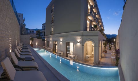 Outdoor pool, sun loungers