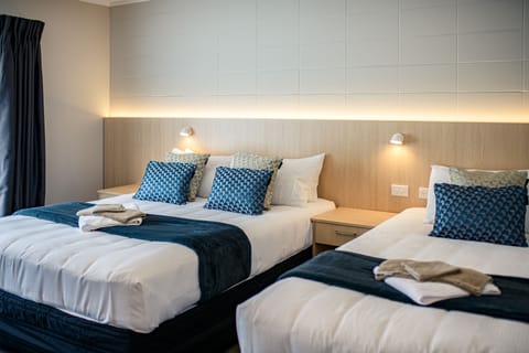 Twin Studio with Kitchenette | Desk, iron/ironing board, free WiFi, bed sheets