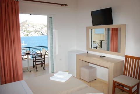 Twin Room, Balcony, Sea View | Minibar, desk, free cribs/infant beds, rollaway beds