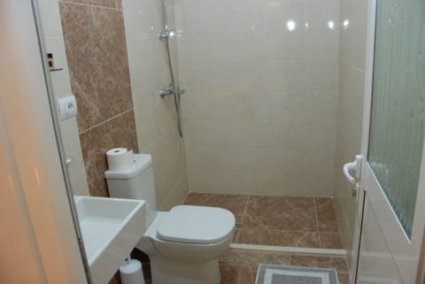Triple Room, Balcony, Sea View | Bathroom | Shower, free toiletries, hair dryer, bathrobes
