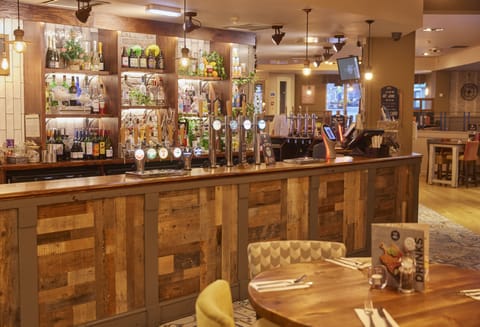 Lunch and dinner served, British cuisine