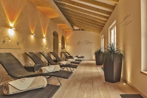 Sauna, hot tub, aromatherapy, body wraps, body scrubs, thalassotherapy