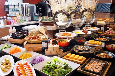 Daily buffet breakfast for a fee