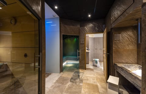 Couples treatment rooms, Turkish bath, body treatments, aromatherapy