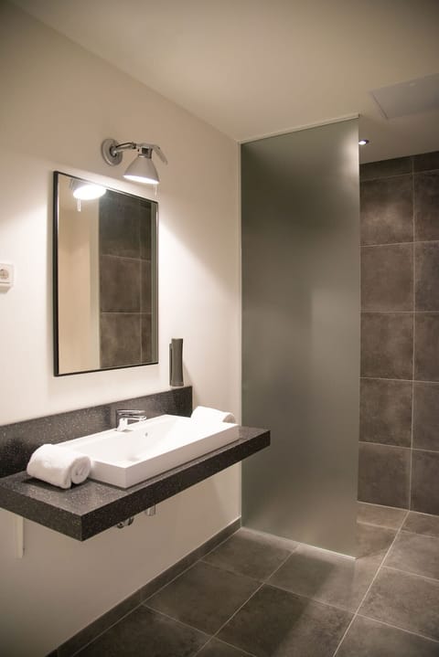 Egyptian cotton sheets, premium bedding, in-room safe, desk