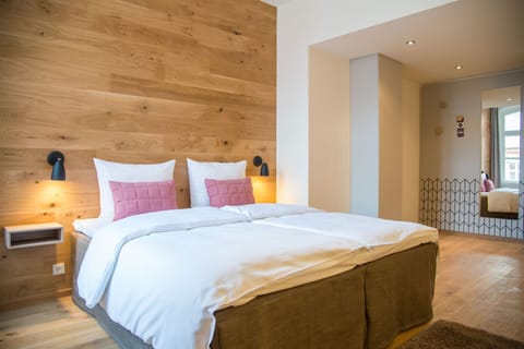 Egyptian cotton sheets, premium bedding, in-room safe, desk