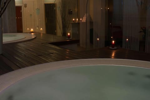 Couples treatment rooms, sauna, hot tub, steam room, Turkish bath