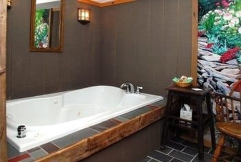 Garden Suite | Bathroom | Designer toiletries, bathrobes, towels