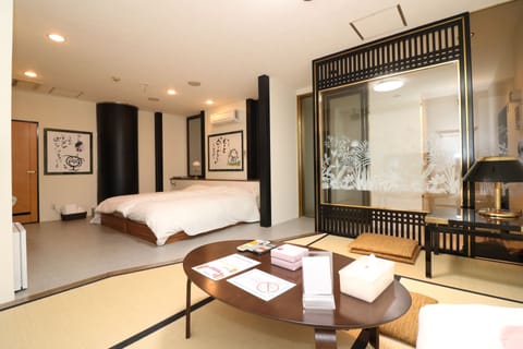 W Type (5) | Living area | Flat-screen TV