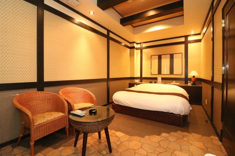 B Type (D) | Down comforters, desk, WiFi (free), individually decorated
