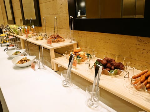 Daily buffet breakfast for a fee