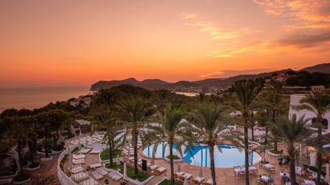 Indoor pool, open 10:00 AM to 6:00 PM, pool umbrellas, sun loungers