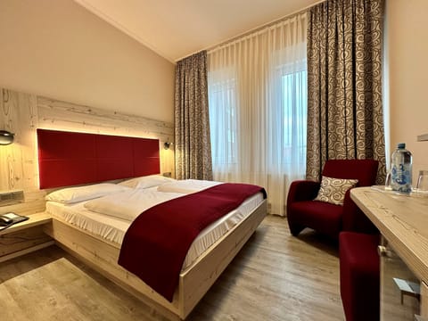 Double Room Compact | Desk, soundproofing, bed sheets