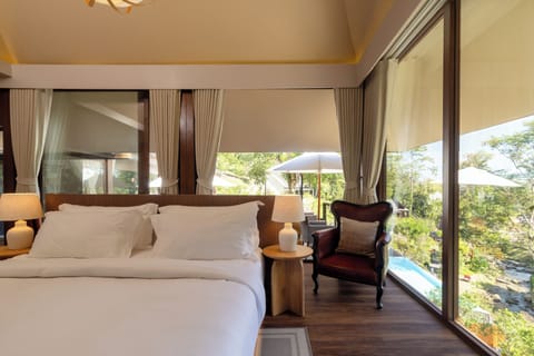 Deluxe Waterfall View | Minibar, desk, WiFi, bed sheets