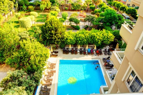 Outdoor pool, pool umbrellas, sun loungers
