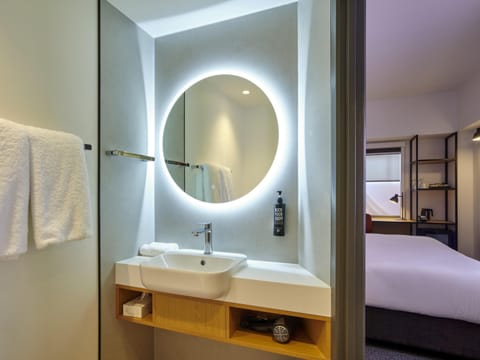 1 bedroom, desk, laptop workspace, blackout drapes