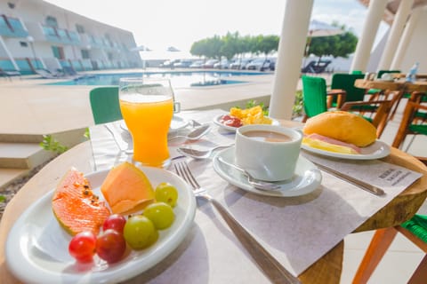 Free daily cooked-to-order breakfast