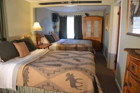 Crow's Corner | Desk, iron/ironing board, free WiFi, bed sheets