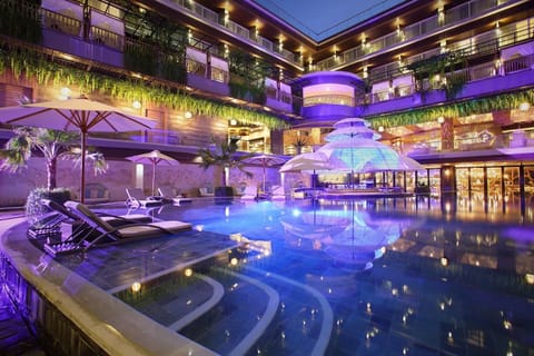Poolside bar