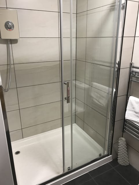 Family Room | Bathroom | Free toiletries, hair dryer, towels, soap