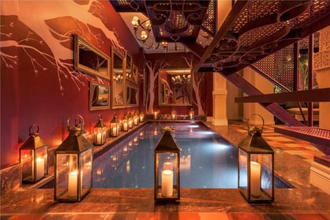 Indoor pool, sun loungers