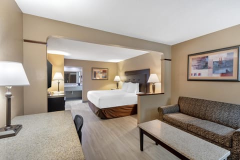 Standard Room, 1 King Bed, Non Smoking, Refrigerator & Microwave (Oversized Room) | Desk, laptop workspace, blackout drapes, iron/ironing board