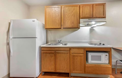 Full-size fridge, microwave, stovetop, freezer