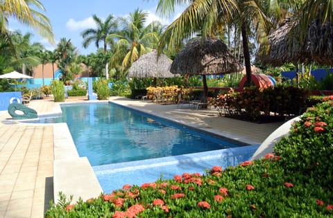 2 outdoor pools
