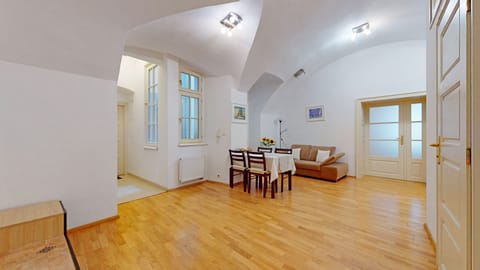 City Apartment, 1 Bedroom, Kitchen | Living area | Flat-screen TV