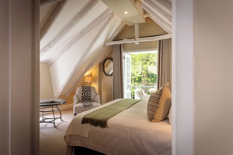 Upstairs loft suite | Egyptian cotton sheets, premium bedding, free minibar items