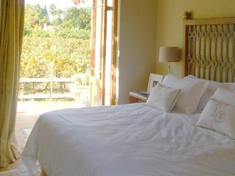 Classic Double or Twin Room, 1 Bedroom, Garden View (02) | Individually decorated, individually furnished, desk, blackout drapes