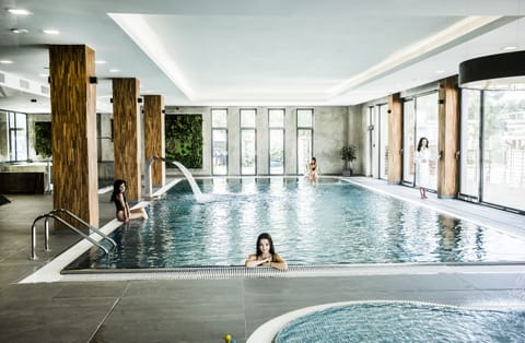 Indoor pool, sun loungers