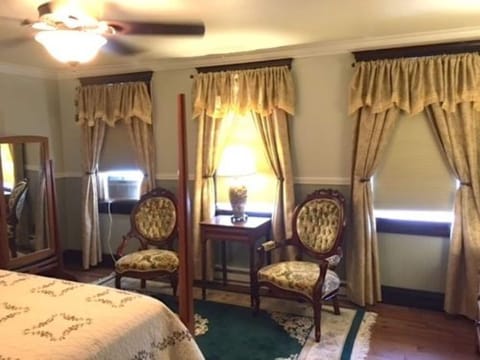 Room, Private Bathroom (Trey Run #5) | Individually decorated, individually furnished, laptop workspace