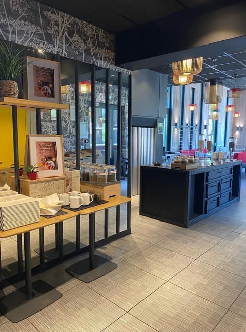 Daily buffet breakfast for a fee