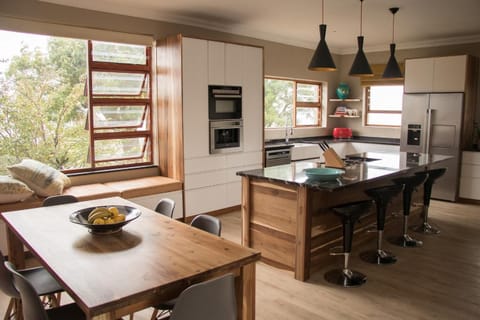 Coffee/tea maker, electric kettle