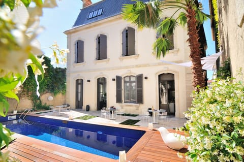Seasonal outdoor pool, pool umbrellas, sun loungers
