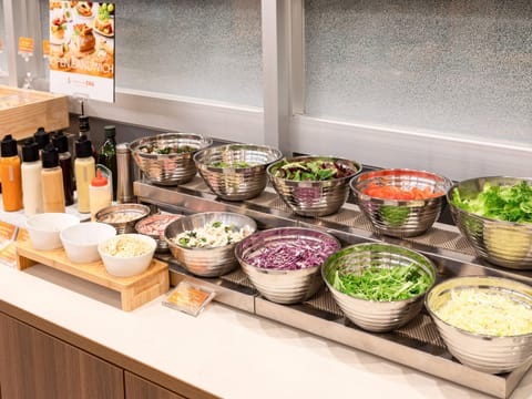 Buffet breakfast for a fee on weekends